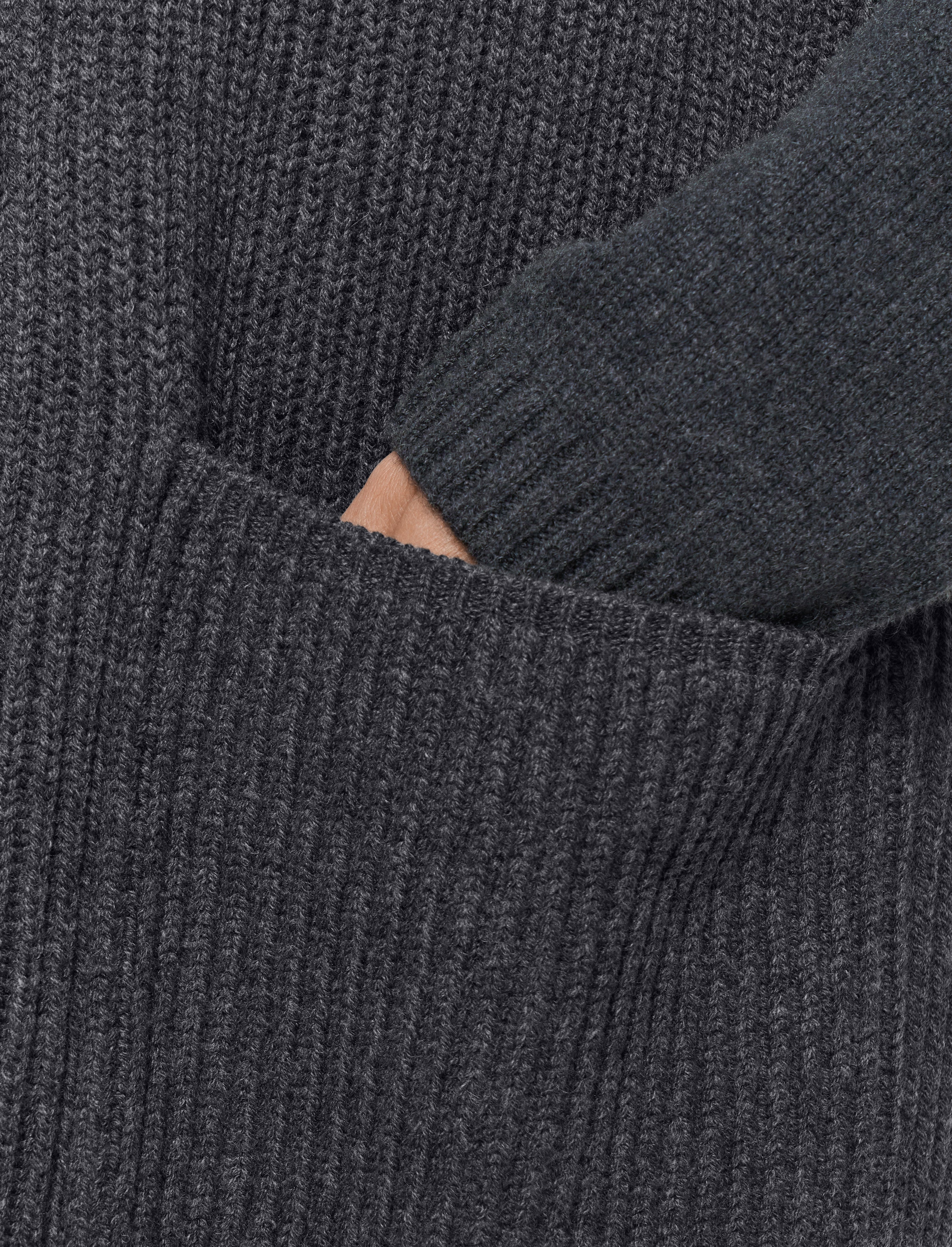 Light Cardigan Stitch Button Scarf - Image 6