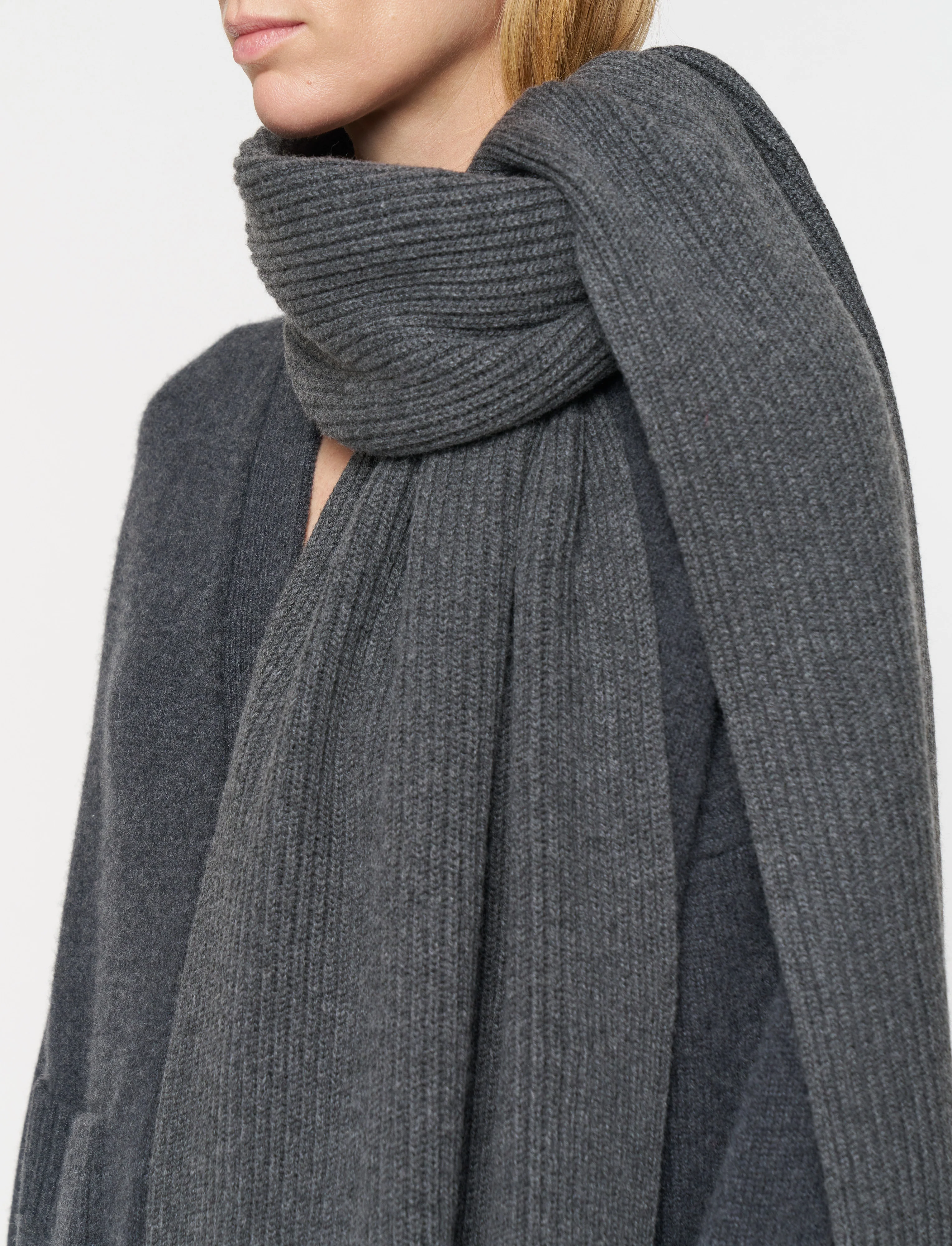 Light Cardigan Stitch Scarf - Image 3