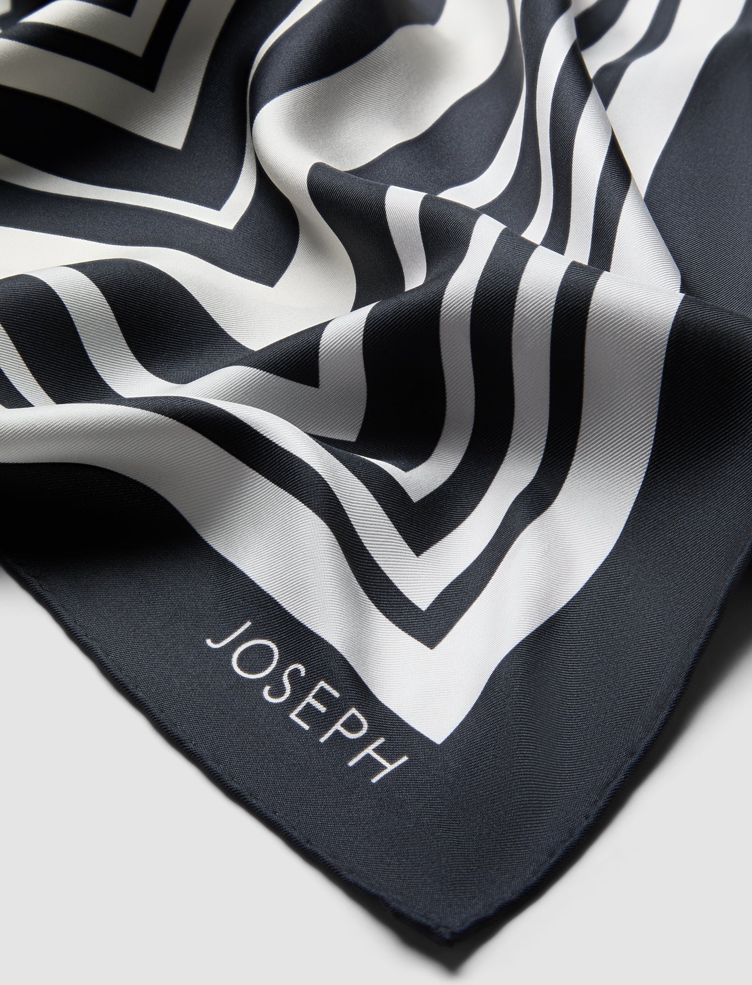 Zenza Large Silk Scarf - Image 3